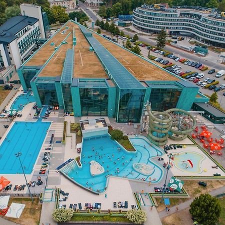 Portobello Wellness & Yacht Hotel Естергом Екстериор снимка
