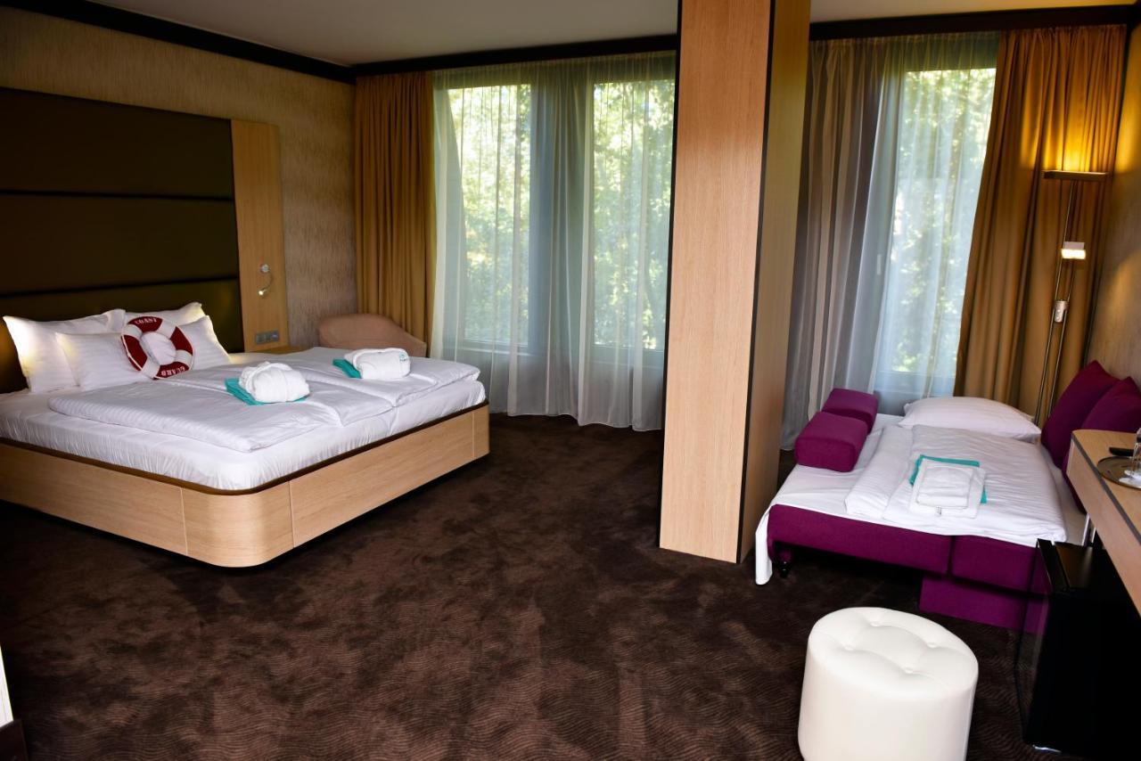 Portobello Wellness & Yacht Hotel Естергом Екстериор снимка