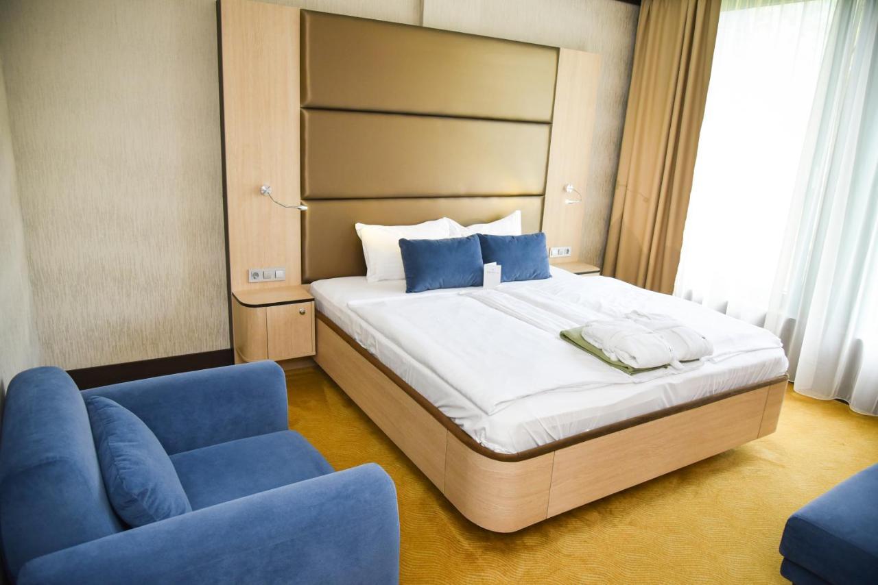 Portobello Wellness & Yacht Hotel Естергом Екстериор снимка