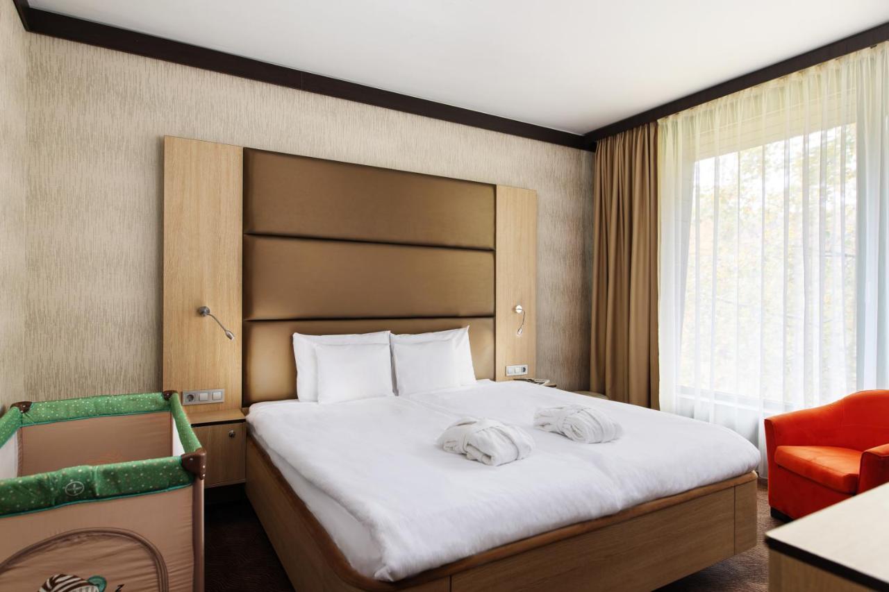 Portobello Wellness & Yacht Hotel Естергом Екстериор снимка