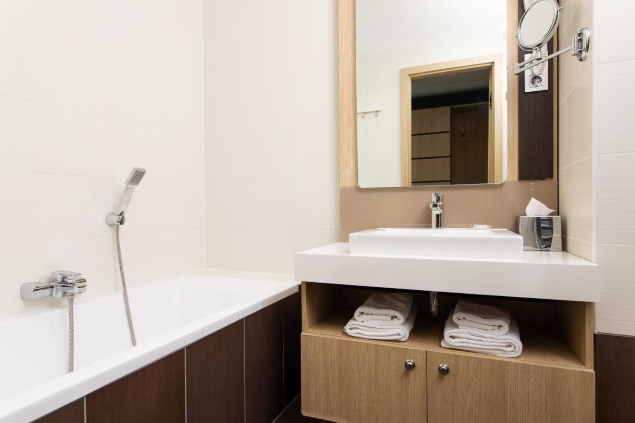 Portobello Wellness & Yacht Hotel Естергом Екстериор снимка