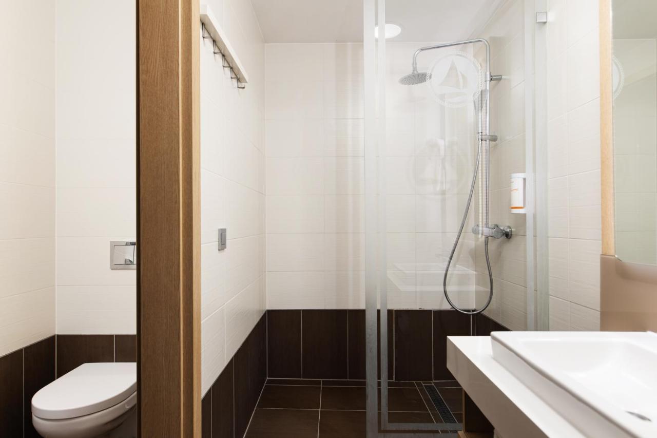 Portobello Wellness & Yacht Hotel Естергом Екстериор снимка
