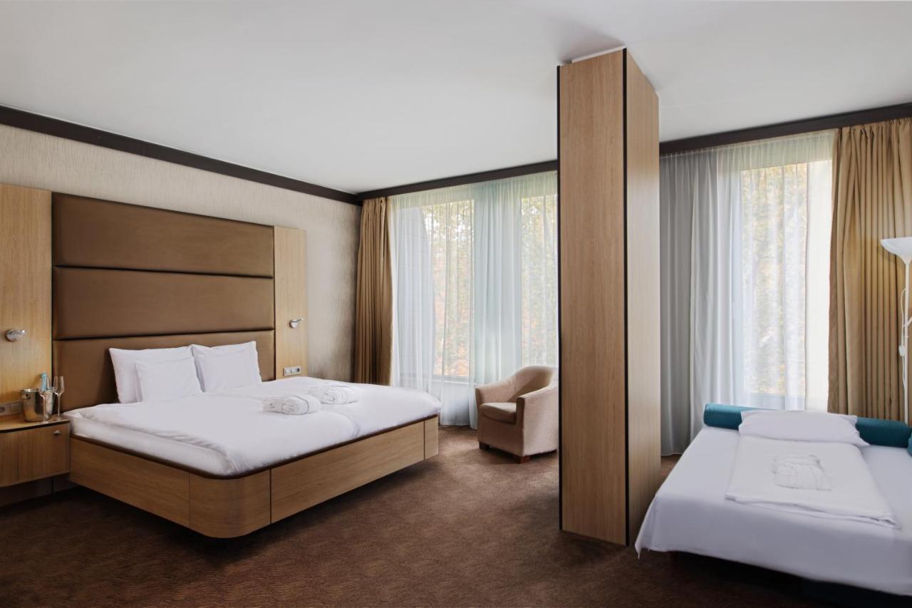 Portobello Wellness & Yacht Hotel Естергом Екстериор снимка