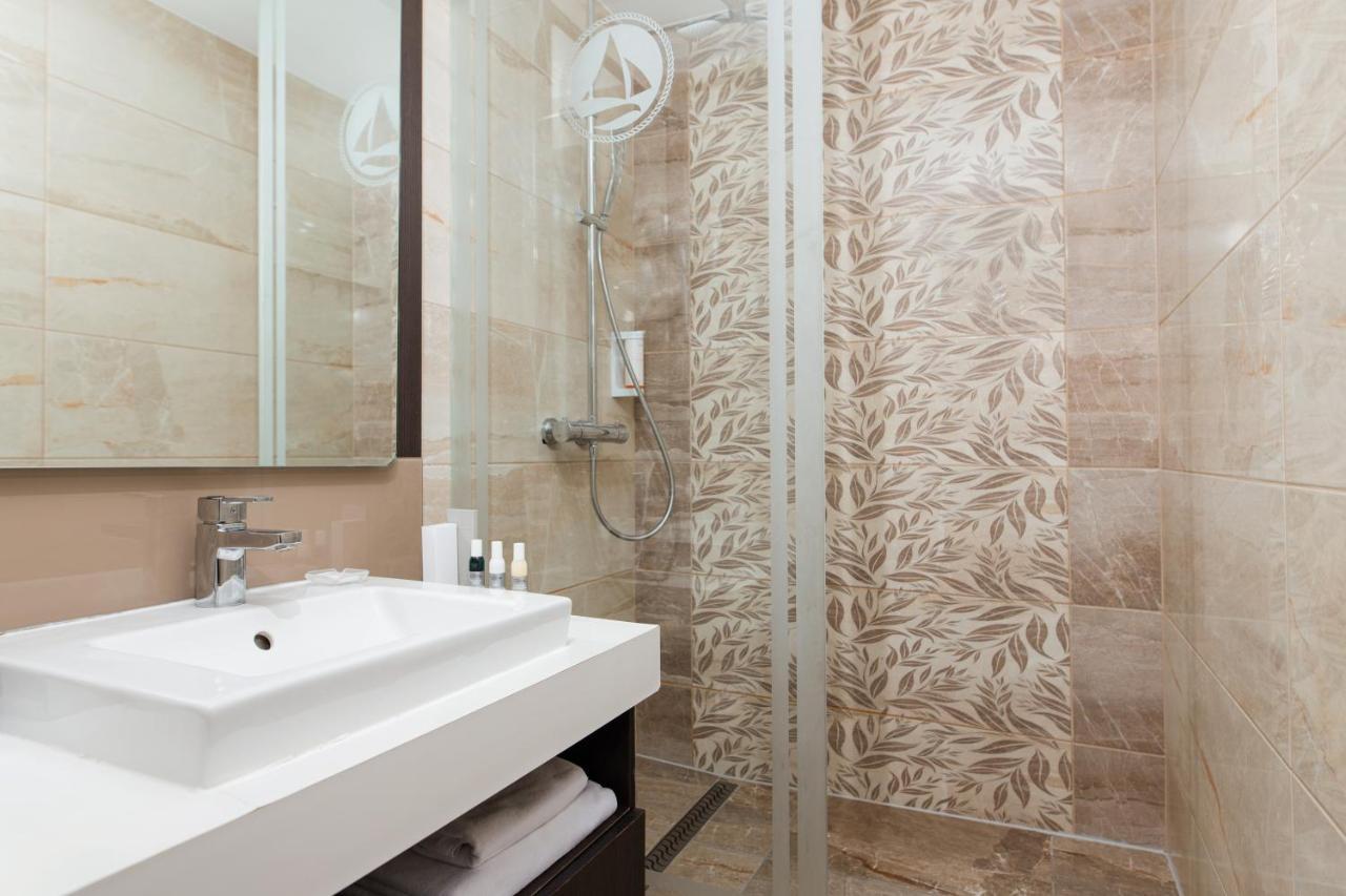 Portobello Wellness & Yacht Hotel Естергом Екстериор снимка