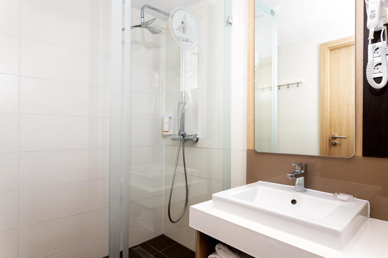 Portobello Wellness & Yacht Hotel Естергом Екстериор снимка