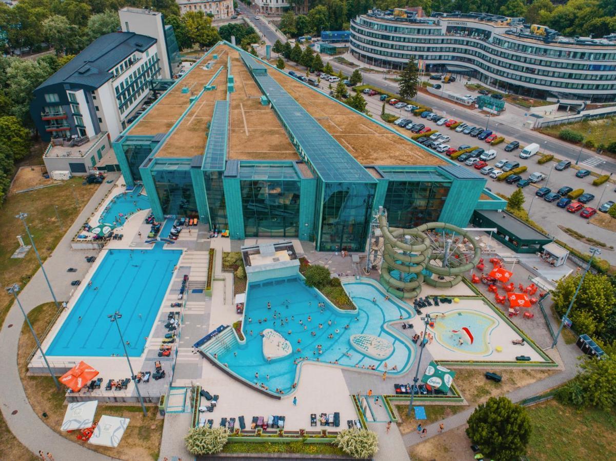Portobello Wellness & Yacht Hotel Естергом Екстериор снимка