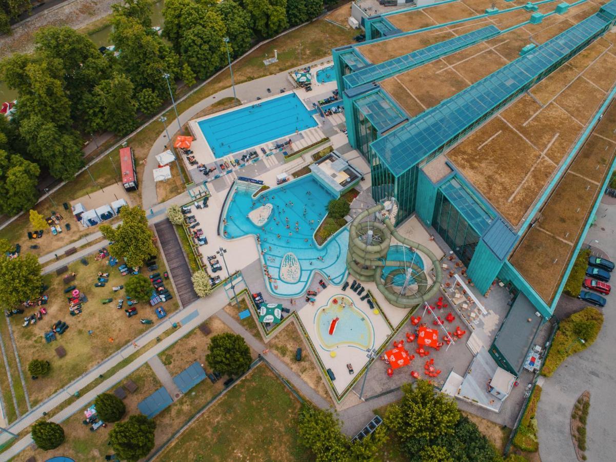 Portobello Wellness & Yacht Hotel Естергом Екстериор снимка