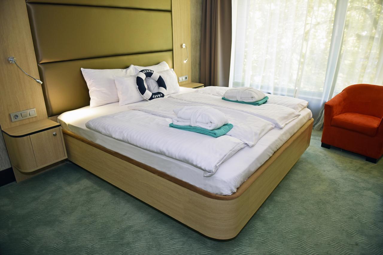 Portobello Wellness & Yacht Hotel Естергом Екстериор снимка