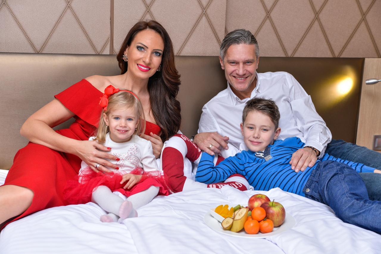 Portobello Wellness & Yacht Hotel Естергом Екстериор снимка